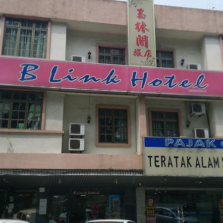 B Link Hotel Kulai Esterno foto